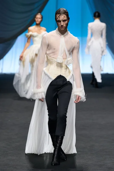 Look 28